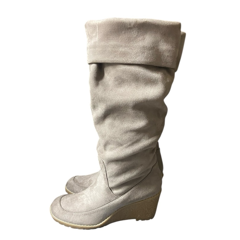 Bass Women's Cream Heeled Boots